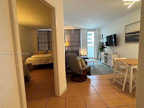 5th image of 100 Lincoln Rd #303