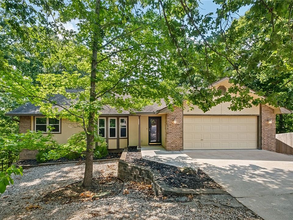 1st image of 13 Oakham Cir
