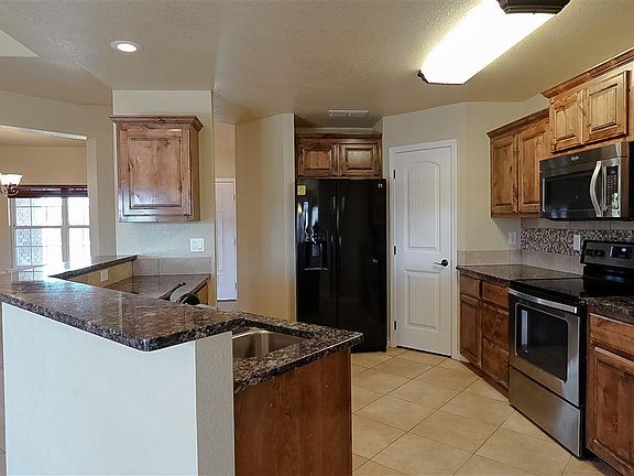 3rd image of 193 Mariposa Dr