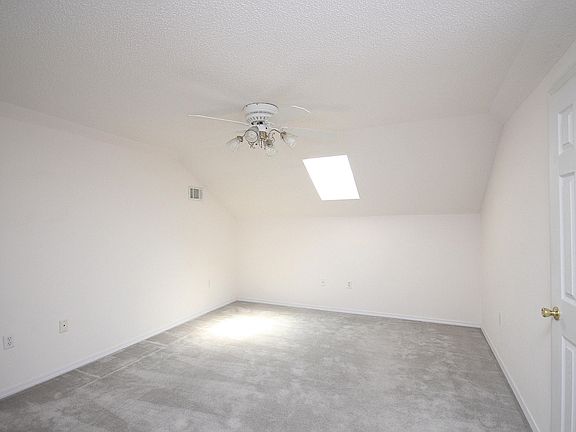 5th image of 525 Tom Sawyer Ln