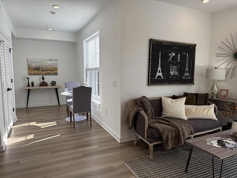 Front Street Lofts — Photo 7