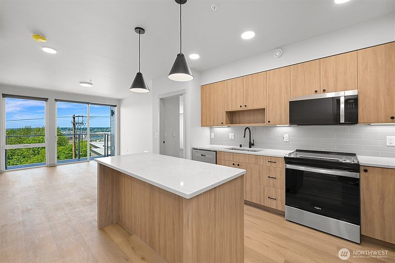 2nd image of 820 N State Street #513