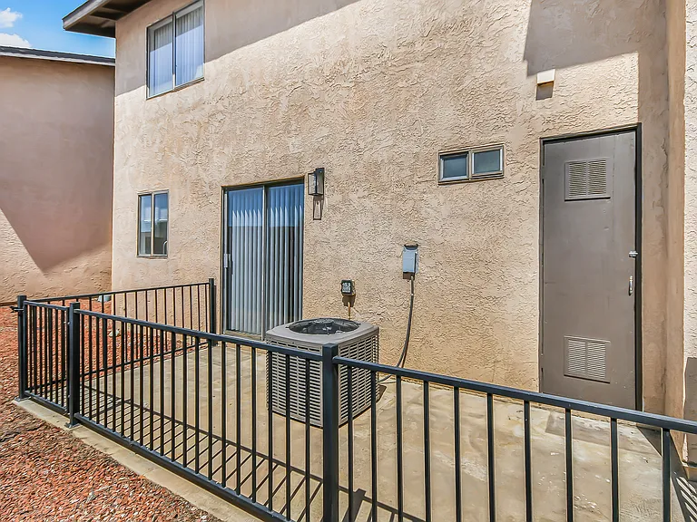 1341 E Avenue R — Photo 12