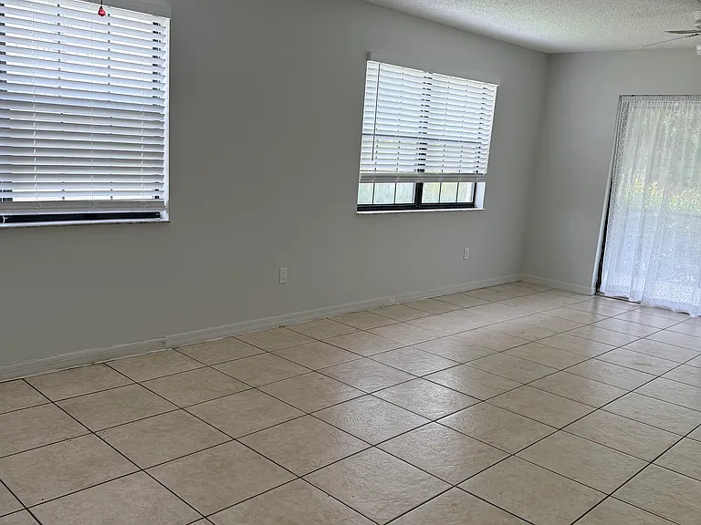 5252 Treetops Dr — Photo 7