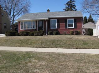 932 Oregon St, Racine, WI 53405