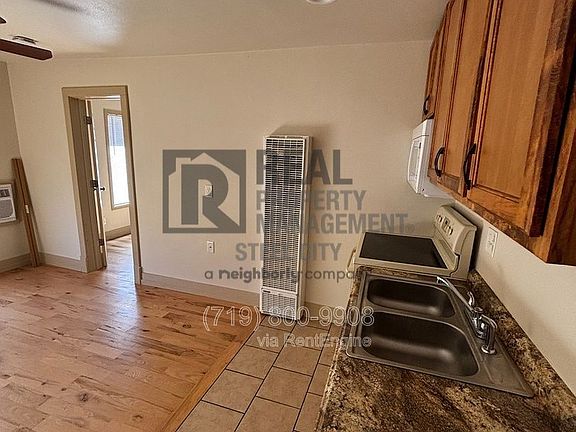 2nd image of 902 W 11th St #4