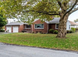 418 Hurstbourne Rd, Rochester, NY 14609