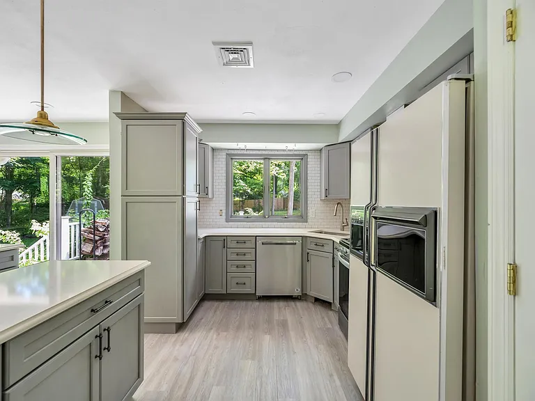 336 Dix Hills Rd #1 — Photo 24