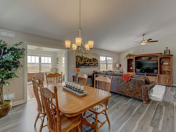5th image of 8595 Larkspur Ter