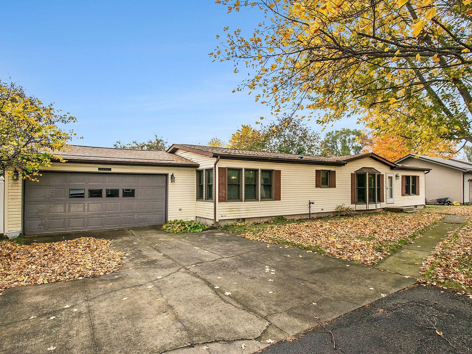 13426 N Hillside Dr, Syracuse, IN 46567 | MLS #202543011 | Zillow