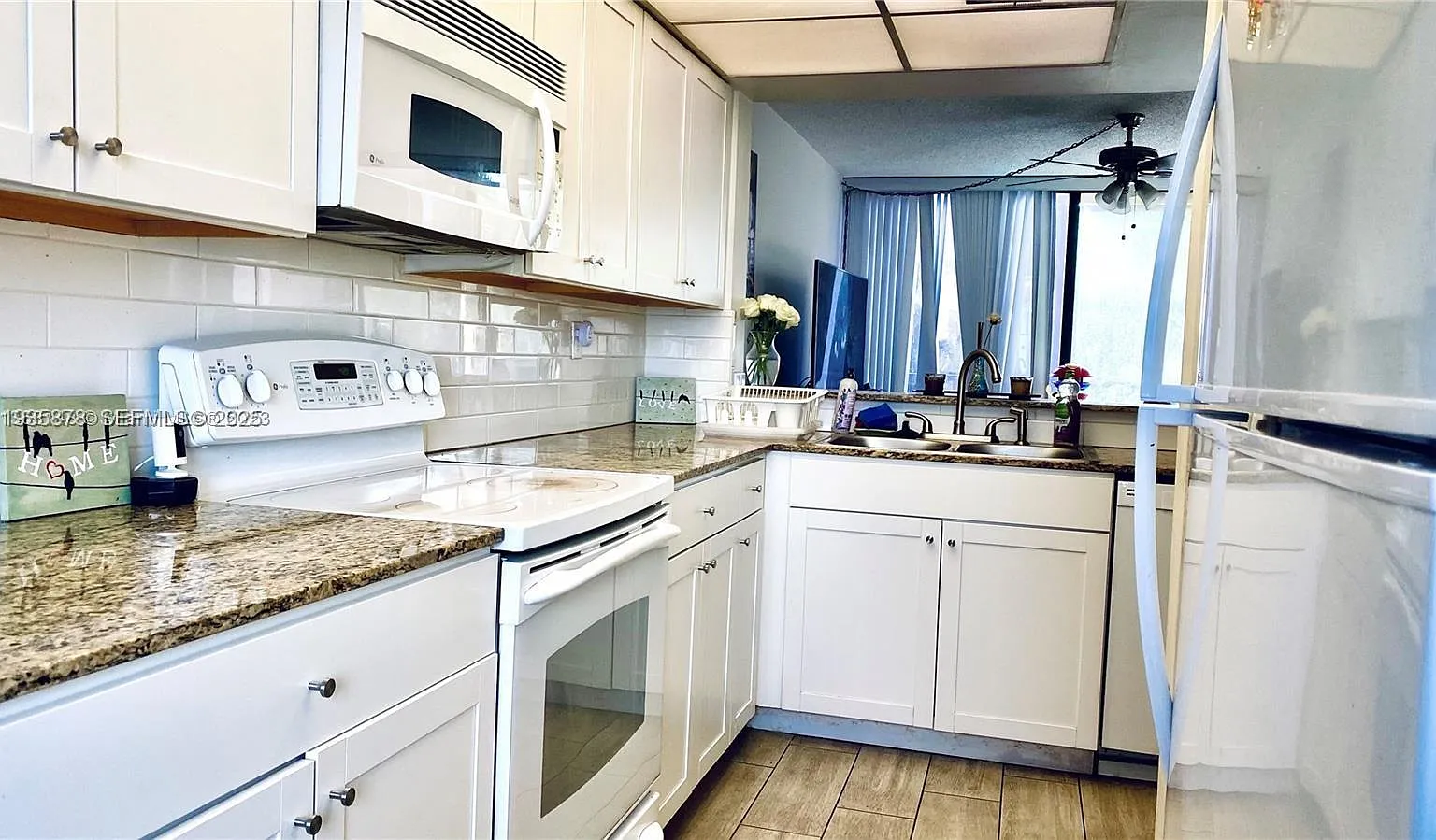 2 bed, 2.5 bath, 1230 sqft, $2,500 — Photo 3