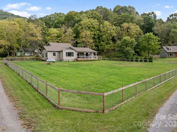 204 Mountain Spring Ln, Canton, NC 28716