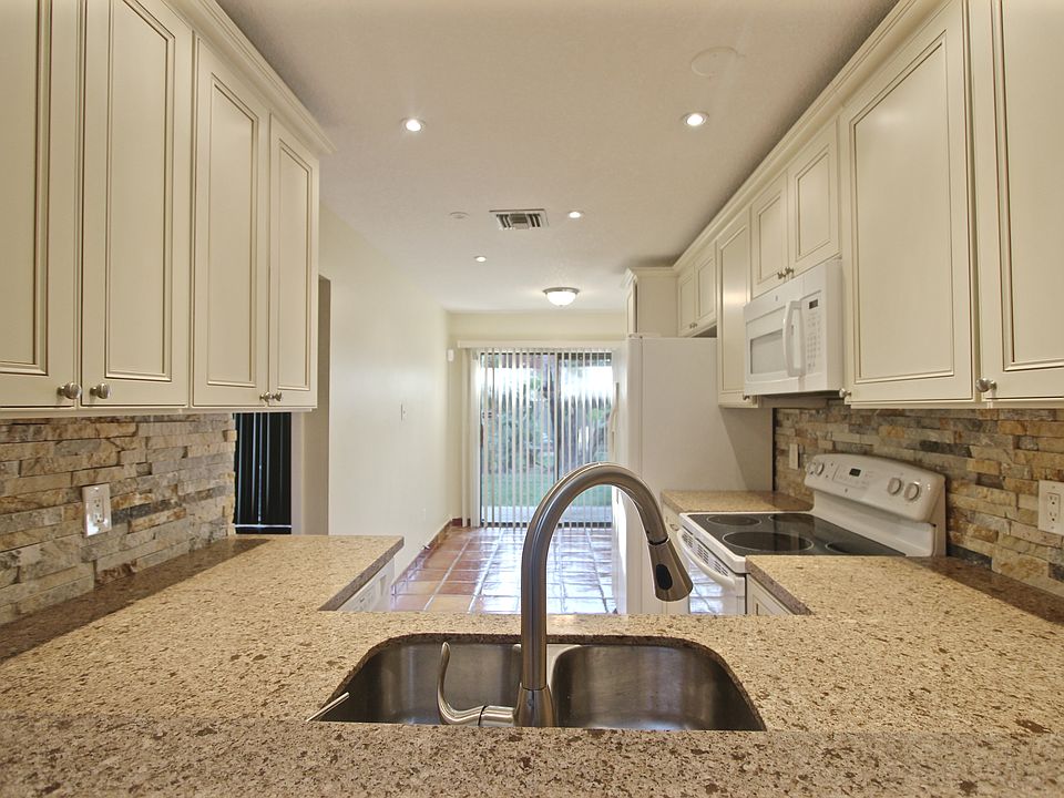 1st image of 476 SE 11th Ter