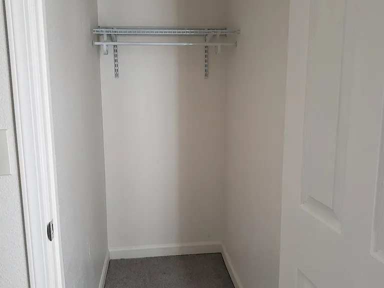 252 NE Kane Dr — Photo 9