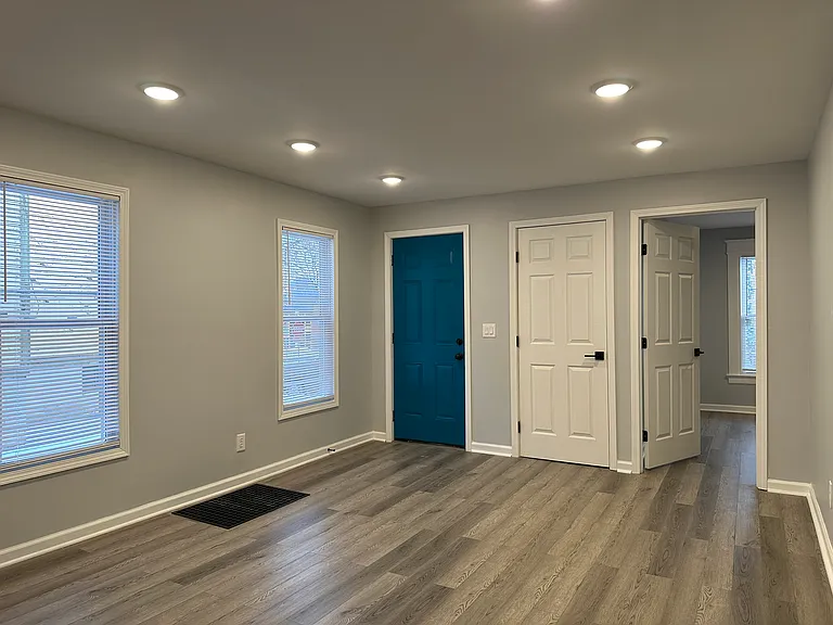 127 Henderson St #2 — Photo 40