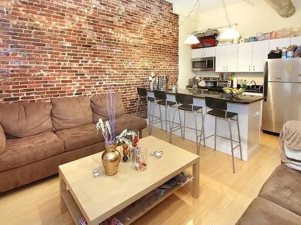 37 Temple Pl APT 403, Boston, MA 02111
