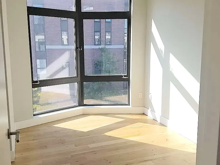 185 Leonard St #3A — Photo 3