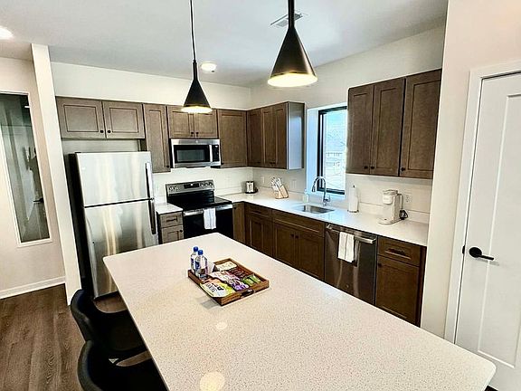 3rd image of 3612 Leavenworth St #307
