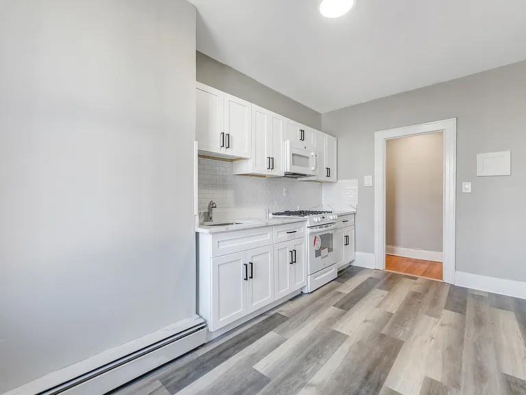 102 Genessee Ave — Photo 5