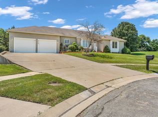 954 SW Woodbridge Ct, Topeka, KS 66606