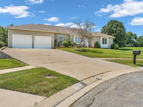 954 SW Woodbridge Ct, Topeka, KS 66606