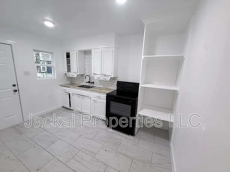 620 N Walnut St — Photo 9