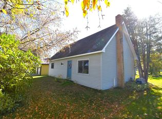 206 Elk St NW, Warroad, MN 56763