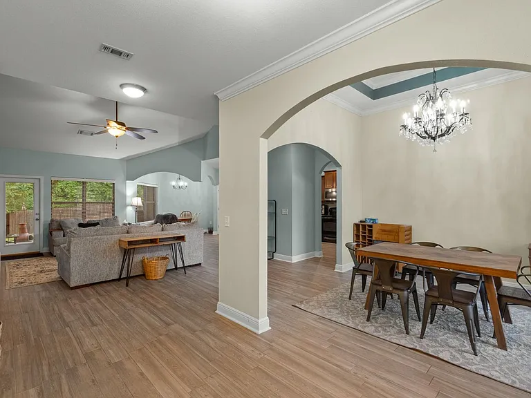 711 Lime Ln — Photo 3