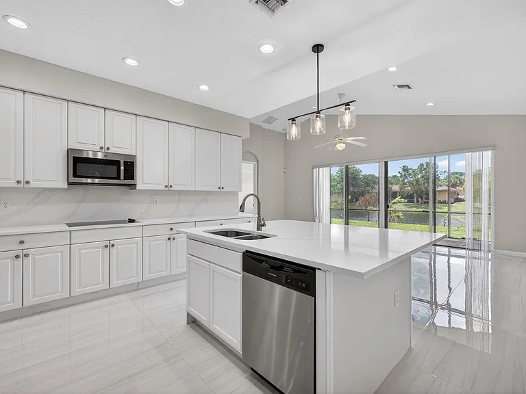 2237 SW Newport Isles Blvd — Photo 16
