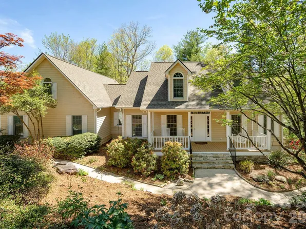 4 Ben Hogan Dr, Hendersonville, NC 28739