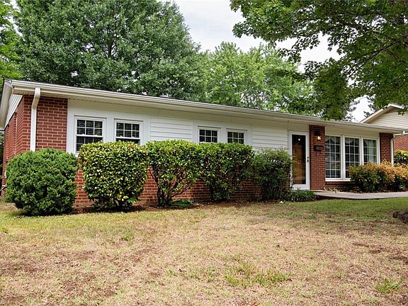 2nd image of 731 Oakgrove Dr