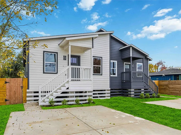8512 Farqueson St — Photo 3