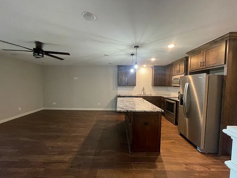 1042 Sheldon Dr #D — Photo 7