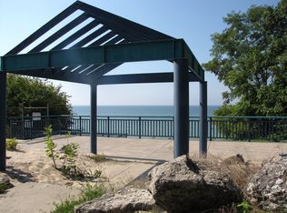 1060 Golf Rd, Benton Harbor, MI 49022