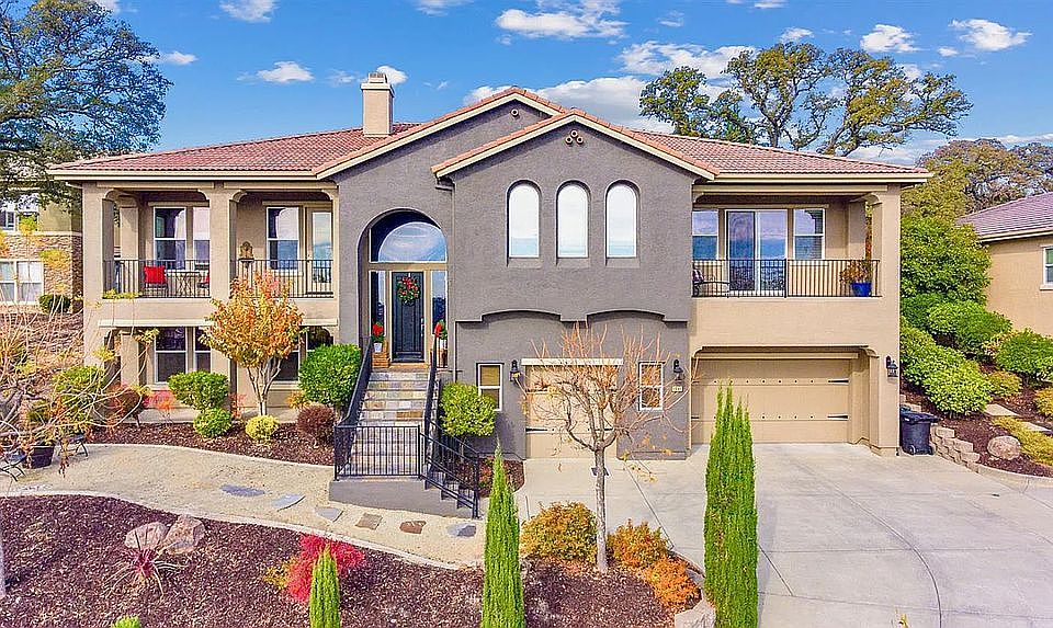 2nd image of 1561 Oak Hill Way