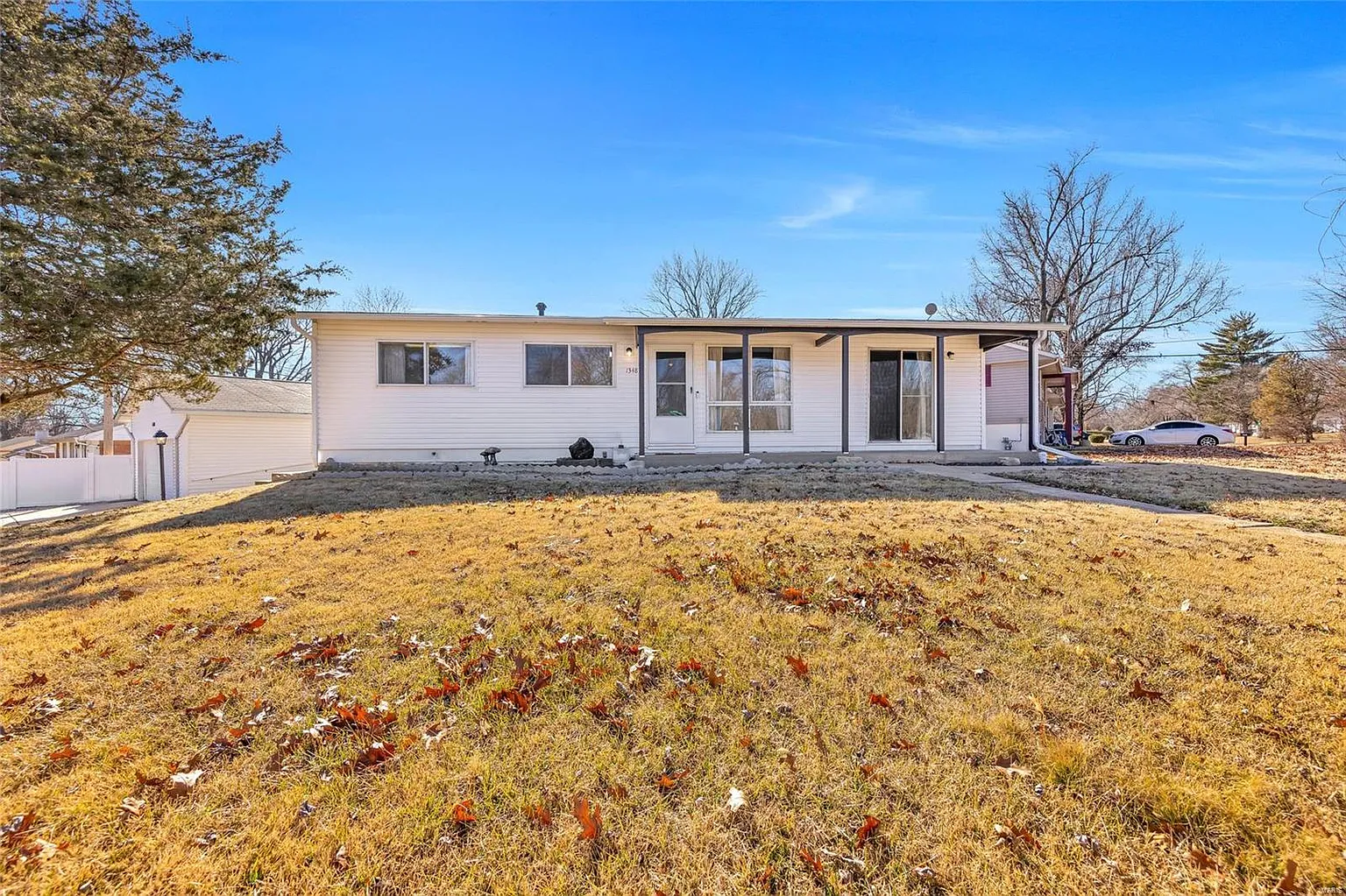 1348 Columbus Dr photo 1