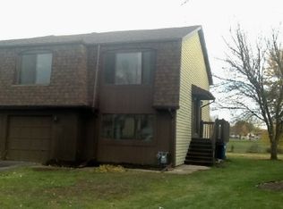 2125 Wildwood Ln, Hanover Park, IL 60133