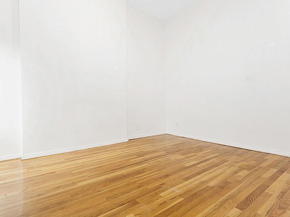 4th image of 305 E 56th St #2RR