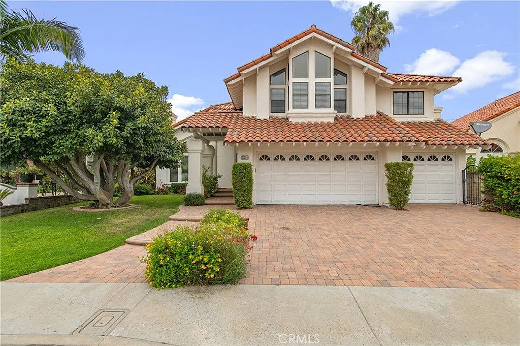 4 bed, 3434 sqft, $6,650 — Photo 2