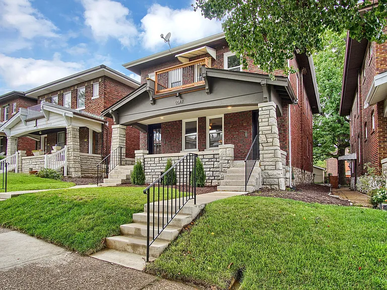 5047 Mardel Ave — Photo 3