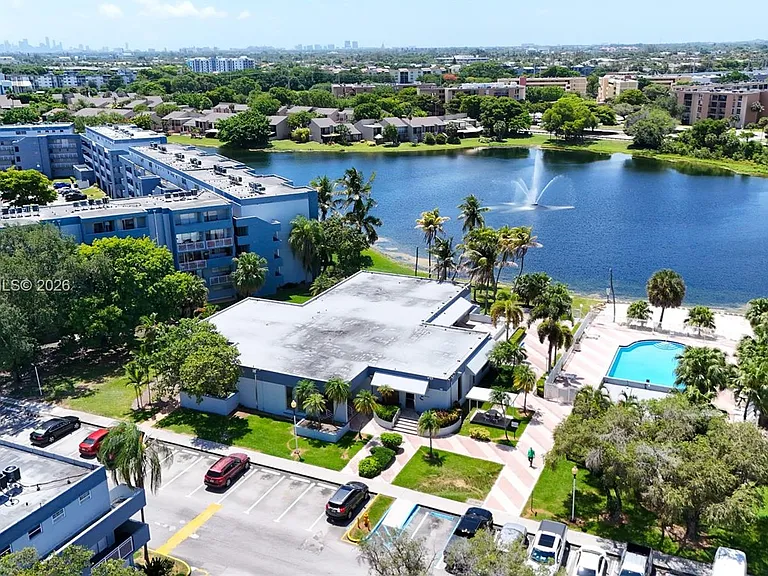 9351 Fontainebleau Blvd #B415 — Photo 43
