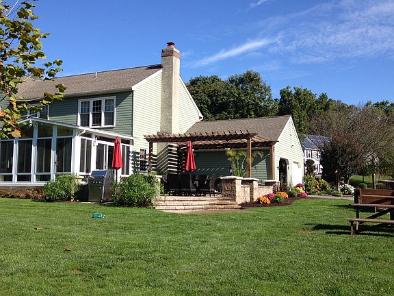 2nd image of 30 Farmingdale Ln