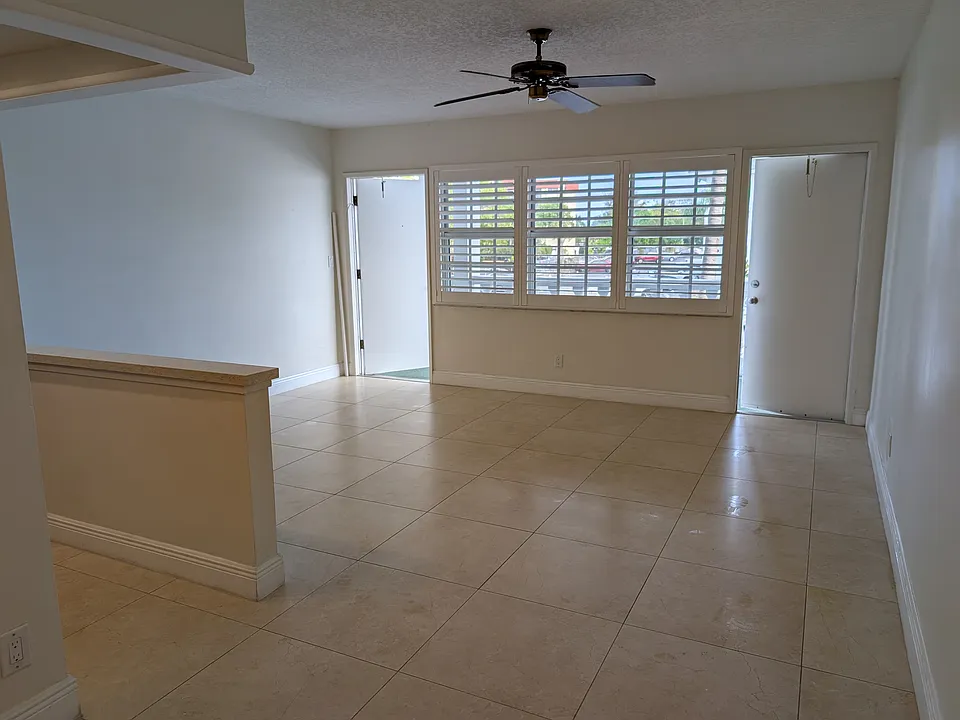 5203 NE 24th Ter #211