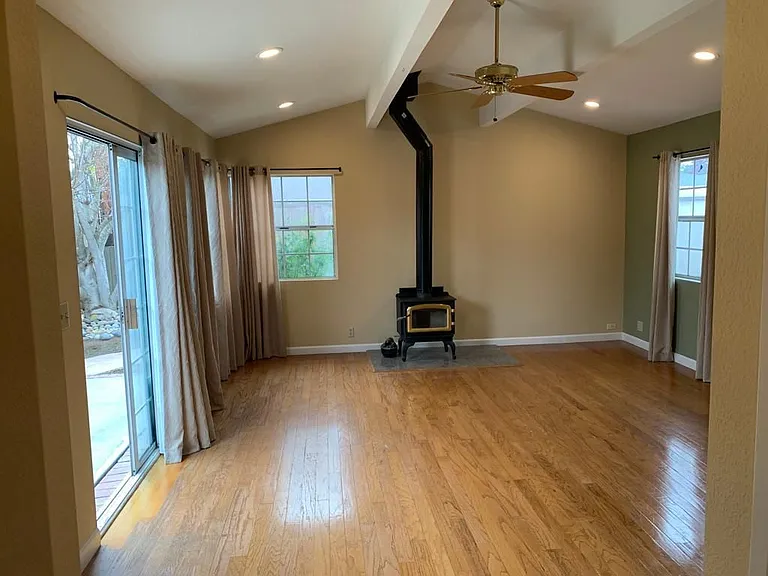 3818 Martin Dr — Photo 4