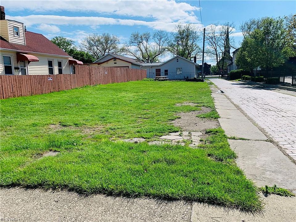 1st image of 2058 W 26th St #2060