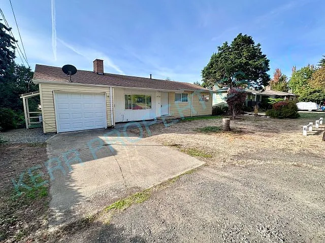 Charming 4-Bed Oasis with 2 Full Baths in Portland - Spacious 1,672 Sq Ft on NE Beech St! — Photo 1