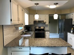 925 Bridgestone Dr, Rochester Hills, MI 48309