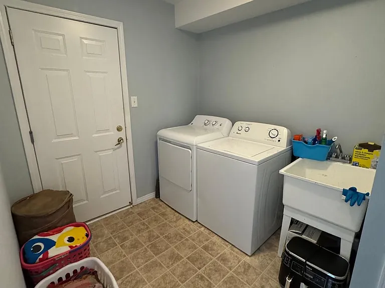 20 Courtney Cres — Photo 10