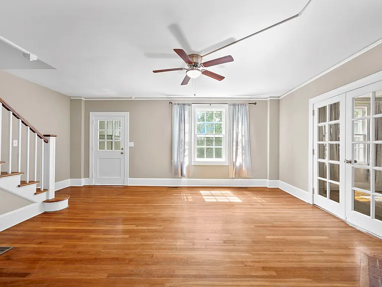 502 Thomas Rd — Photo 14