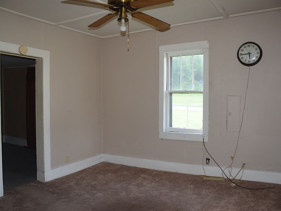 2nd image of 924 9th St